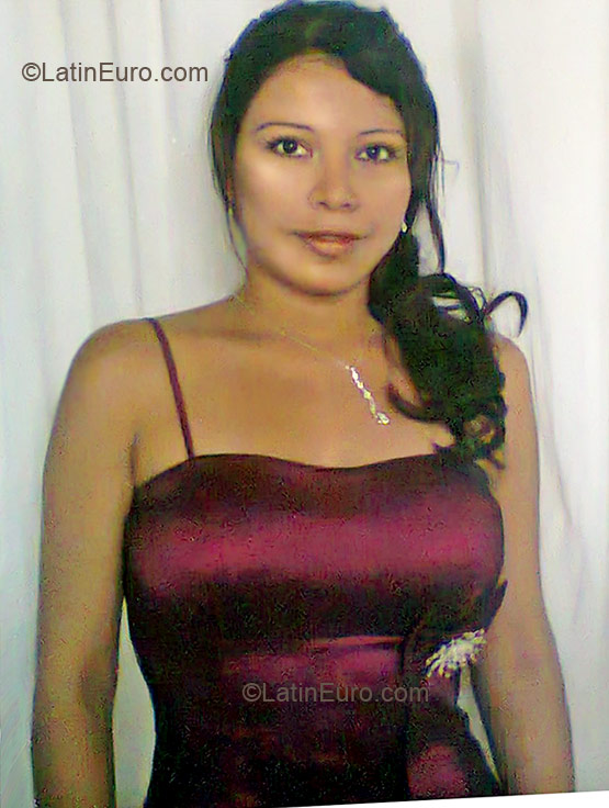 Date this voluptuous Colombia girl Viviana from Cali CO8966