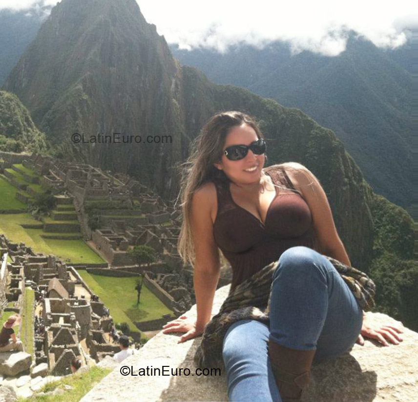 Date this exotic Colombia girl Lady from Barranquilla CO8975