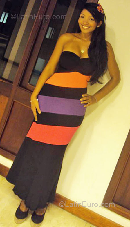 Date this sultry Colombia girl Angie from Cartagena CO8978