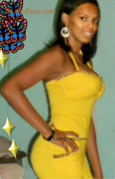 Date this voluptuous Dominican Republic girl Mariluz from Santo Domingo DO10112