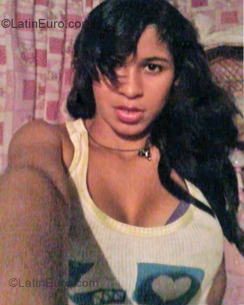 Date this exotic Colombia girl Fais from Cartagena CO9001