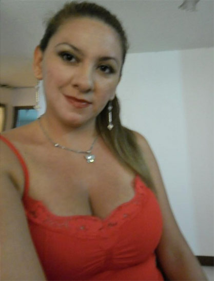 Date this nice looking Colombia girl Andrealuna from Ibague CO9006