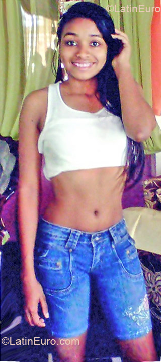 Date this sensual Dominican Republic girl Ana from Santiago DO10126