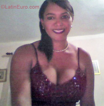 Date this voluptuous Dominican Republic girl Yully from Santo Domingo DO10133