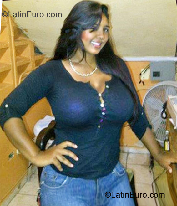 Date this foxy Dominican Republic girl Odalis from Santo Domingo DO10150