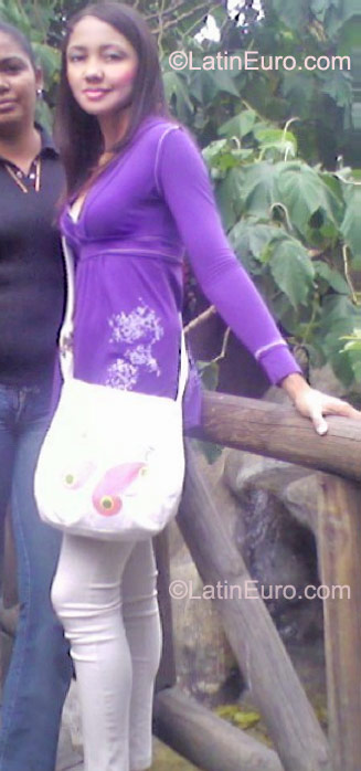 Date this exotic Colombia girl Daylin from Sta Marta CO11071