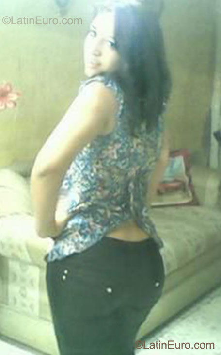 Date this happy Colombia girl Andrea from Cali CO9105