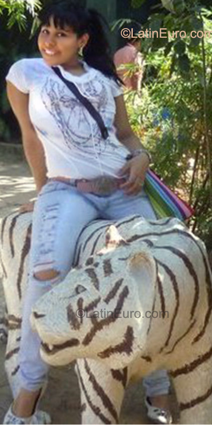 Date this foxy Colombia girl Helena from Barranquilla CO9113