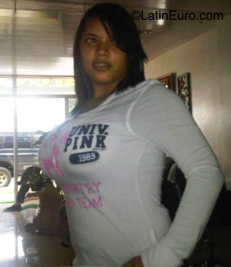 Date this athletic Dominican Republic girl Micary from R.d ,santo Domingo DO10219