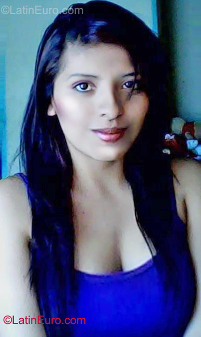 Date this athletic Colombia girl Carolina from Cali CO9526