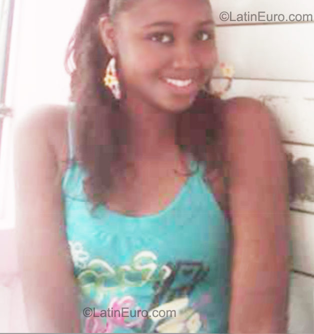 Date this hard body Dominican Republic girl Nicole from Santo Domingo DO10238