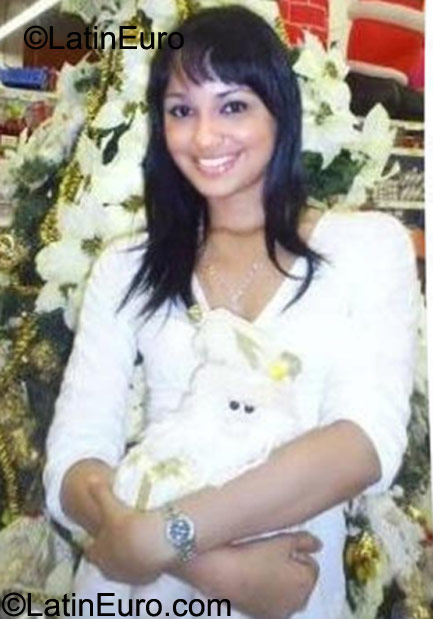 Date this beautiful Colombia girl Paola from Aguachica CO9418