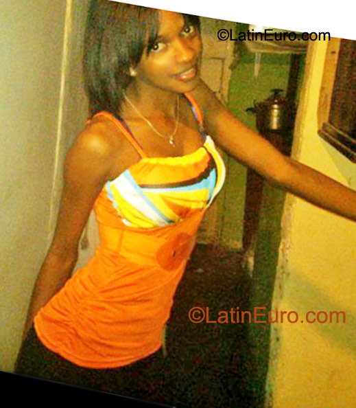 Date this young Dominican Republic girl Andry12 from Santiago DO10260