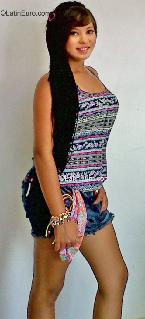 Date this nice looking Colombia girl Alexandra from Cali CO9225