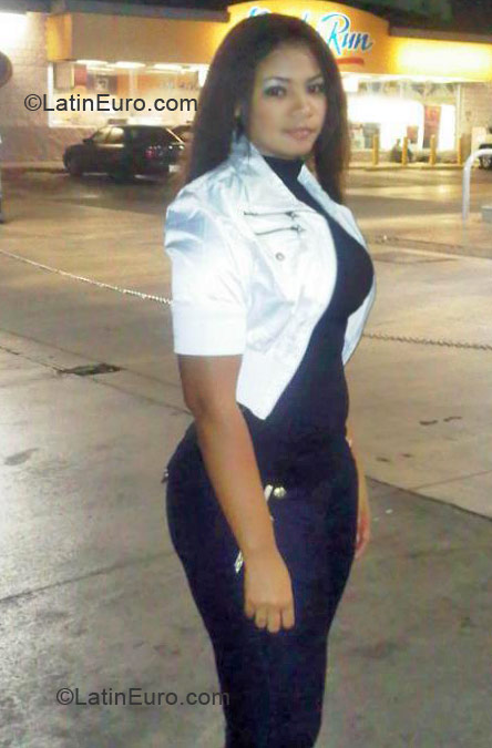 Date this attractive Dominican Republic girl Rebeca from Santo Domingo DO11921
