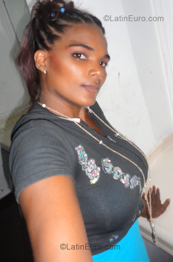Date this nice looking Dominican Republic girl Milagro from La Romana DO10296