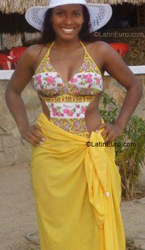 Date this beautiful Colombia girl Nicel from Bogota CO9248