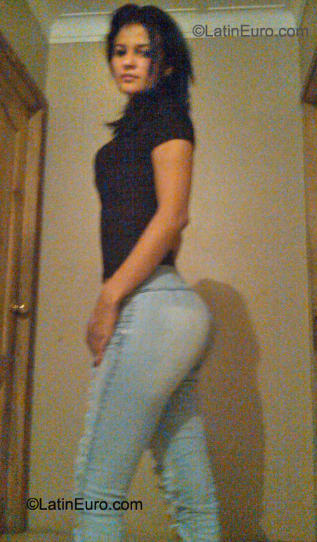 Date this foxy Ecuador girl Hanna77 from Guayaguil EC142