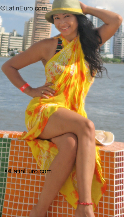 Date this stunning Colombia girl Diana from Bogota CO9325