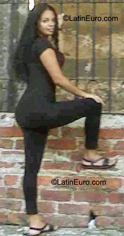 Date this gorgeous Dominican Republic girl Nivy from Santo Domingo DO10381
