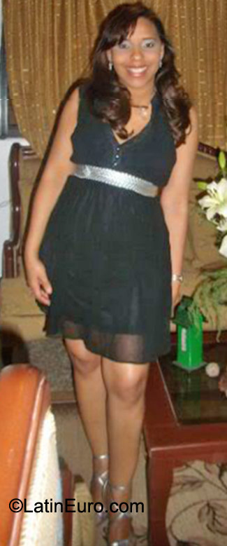 Date this nice looking Dominican Republic girl Mily from Santo Domingo DO10394