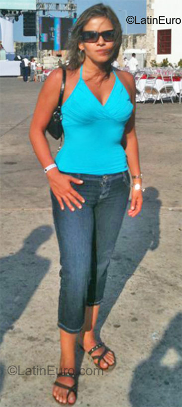 Date this nice looking Colombia girl MARIA DEL PILAR from Bogota CO9368