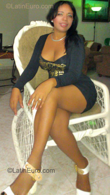 Date this pretty Dominican Republic girl Virginia from Santo Domingo DO19030