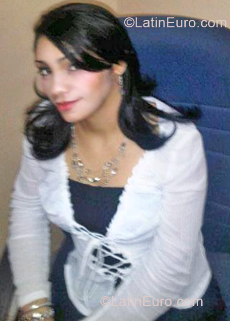 Date this attractive Dominican Republic girl Michelle from Santo Domingo DO10417