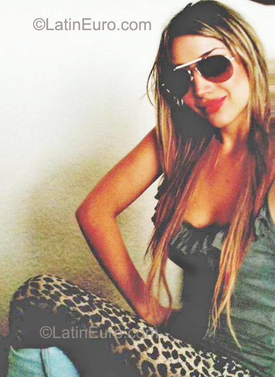 Date this charming Colombia girl Lninomor1996 from Bogota CO9410