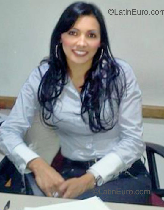Date this attractive Colombia girl Luz Miryam from Bogota CO9416