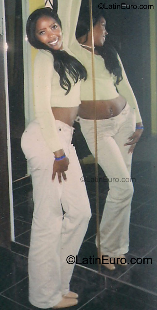 Date this foxy Dominican Republic girl Maria from Santo Dominigo DO10458