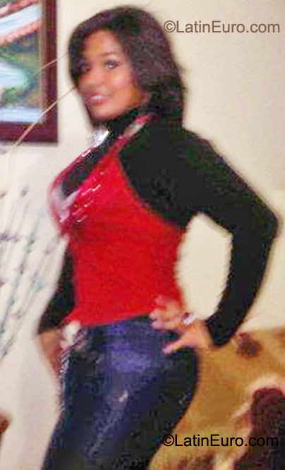 Date this foxy Dominican Republic girl Carolina from Santo Domingo DO10486