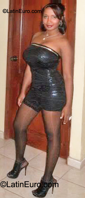 Date this attractive Dominican Republic girl Claudia from Santo Domingo DO20089