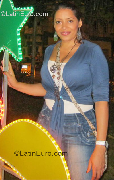 Date this beautiful Colombia girl Amanda from Bogota CO9514