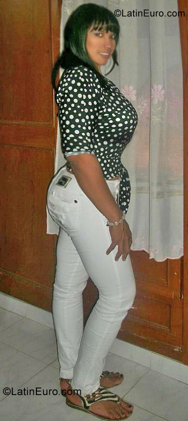 Date this happy Colombia girl Olga from Cali CO9520