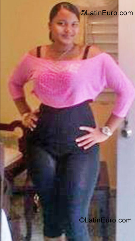 Date this attractive Dominican Republic girl Carolina from Puerto Plata DO10506