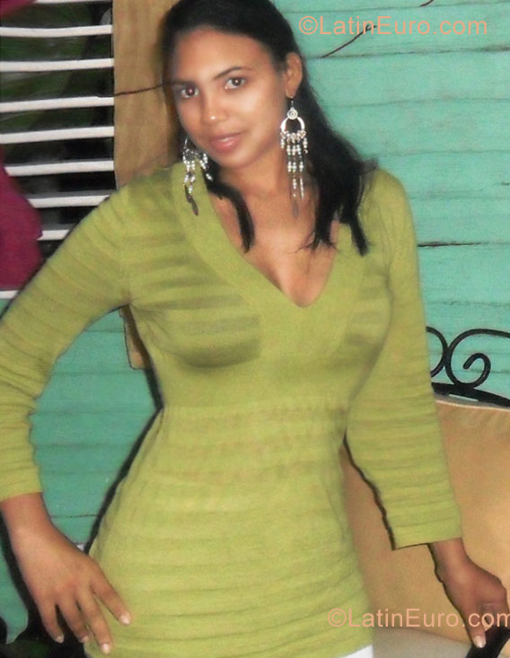 Date this voluptuous Dominican Republic girl Rosaida from Santiago DO10510