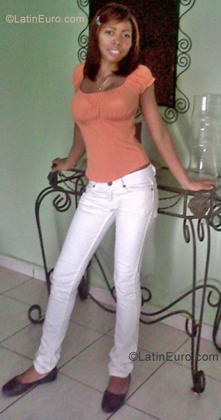 Date this delightful Dominican Republic girl Lovely22 from Santo Domingo DO10511