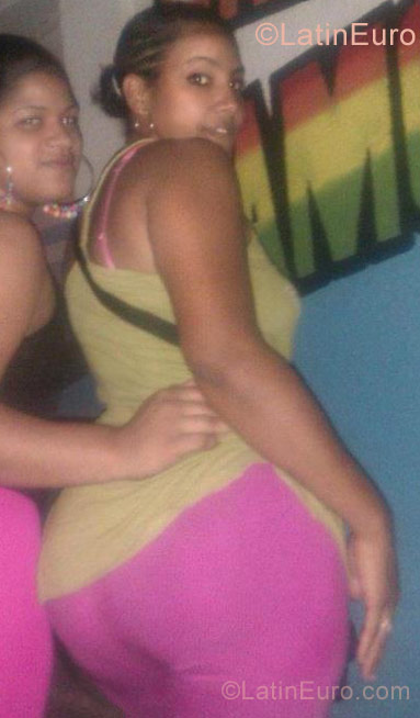 Date this happy Dominican Republic girl Wanda from Santo Domingo DO10516