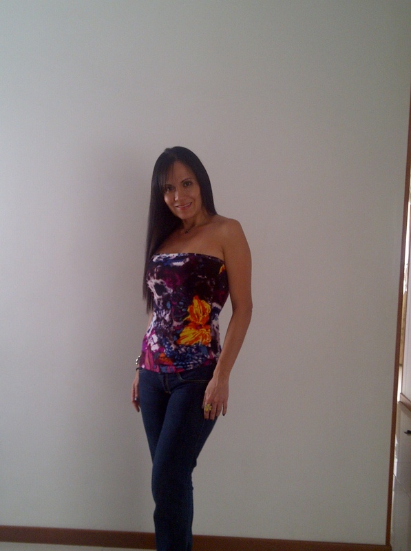 Date this beautiful Colombia girl Lunitta from Cali CO9551