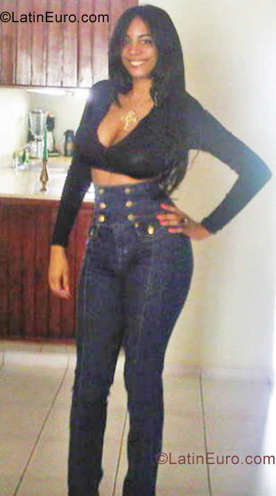 Date this good-looking Dominican Republic girl Anali02 from Santo Domingo DO12264