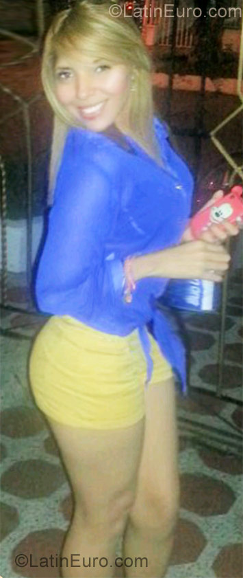 Date this beautiful Colombia girl Dina from Barranquilla CO9574