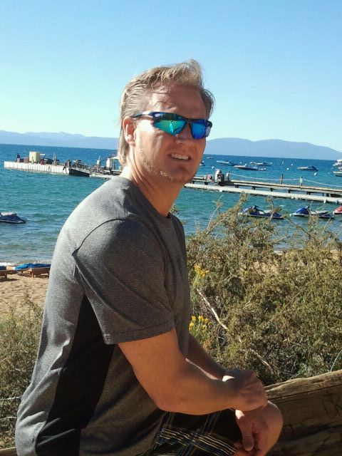 Date this good-looking United States man Wabo from San Salvador SV37