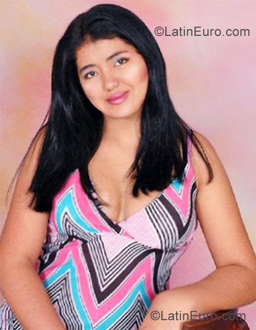 Date this hard body Colombia girl Lunita from Cali CO9616