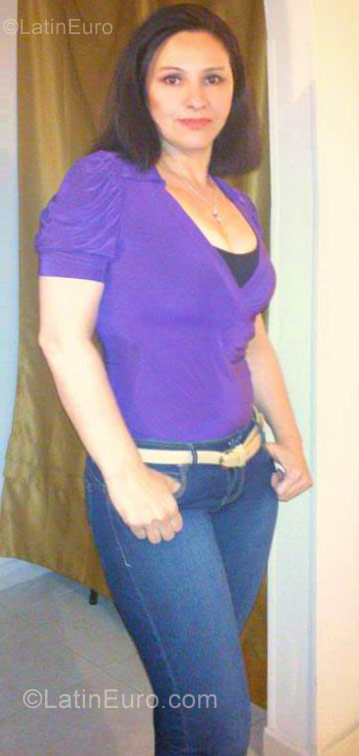 Date this hard body Colombia girl Yenny from Bogota CO9622