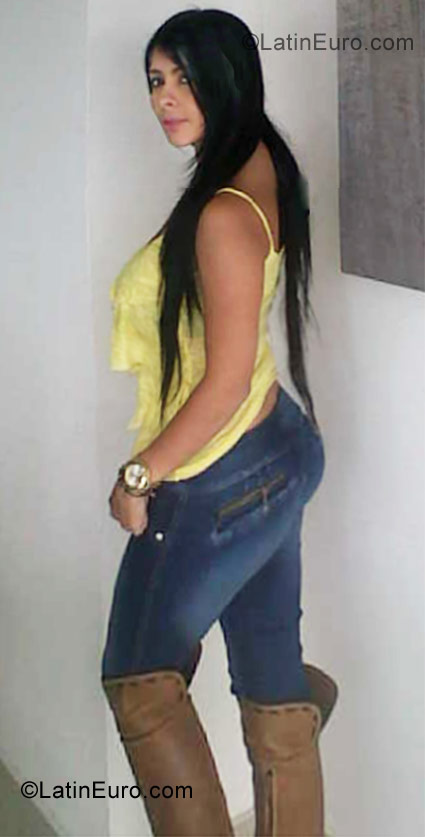 Date this nice looking Colombia girl Luisa from Pereira CO9659