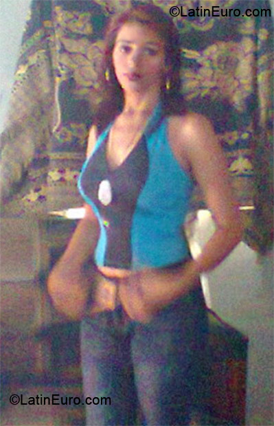 Date this sensual El Salvador girl Yessenia from Sensunepeque SV39