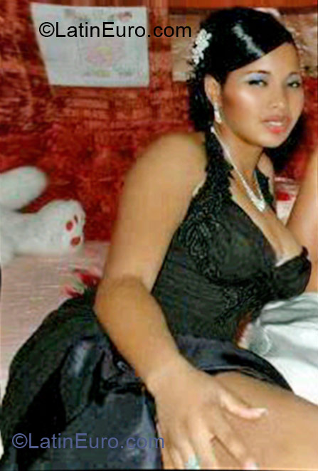 Date this foxy Dominican Republic girl Yaneli from Santo Domingo DO10680