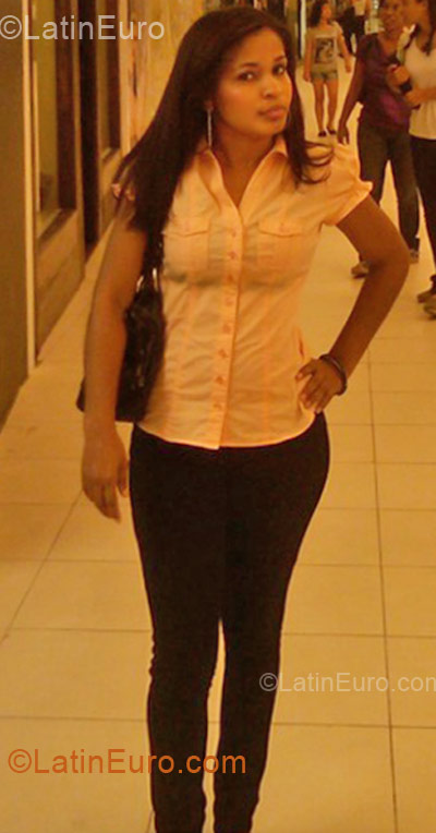 Date this georgeous Dominican Republic girl Amaya from Moca DO10728
