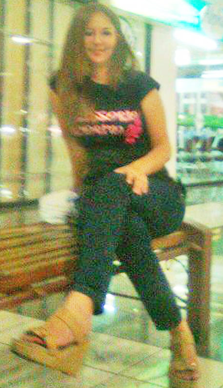 Date this hard body Costa Rica girl Viviana33 from San Jose CR215
